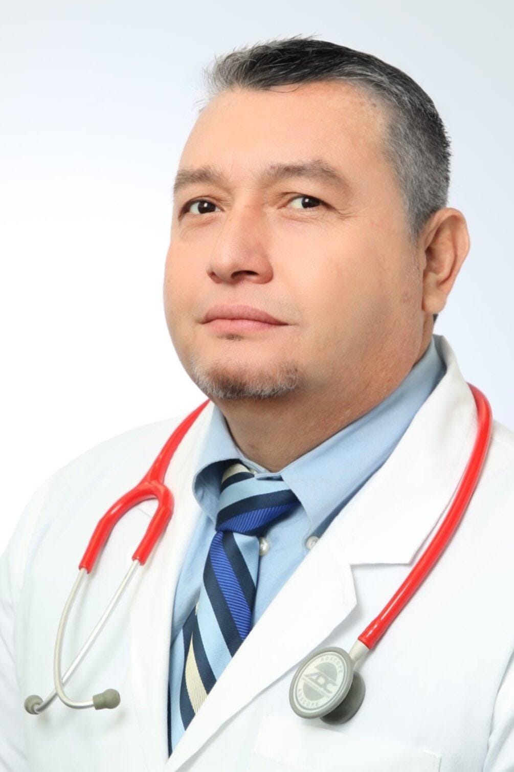 Dr. Ronel Martínez